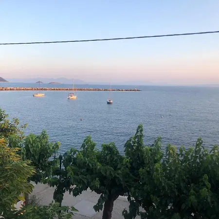 Jonny O, Apartment By The Sea Loutraki  Exterior photo